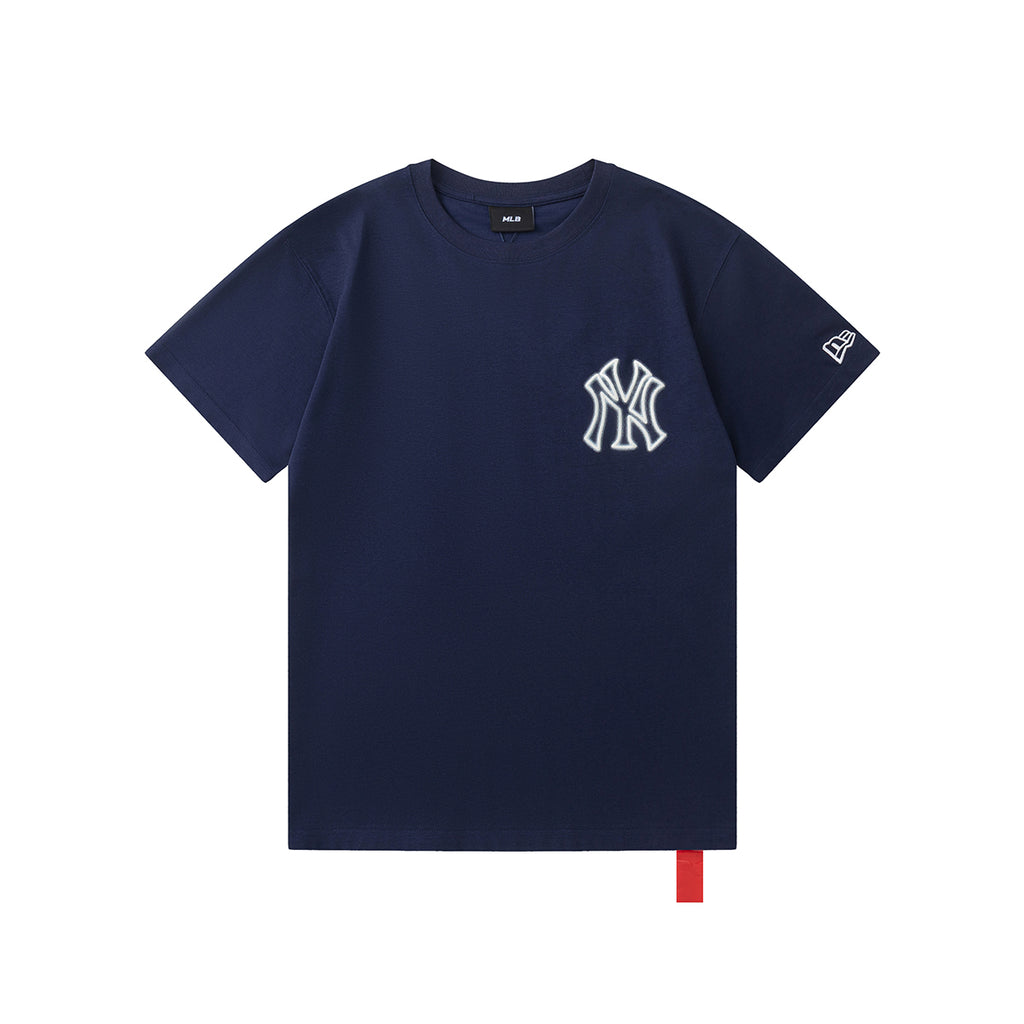 NY Yankees × New Era Outline Logo T-Shirt