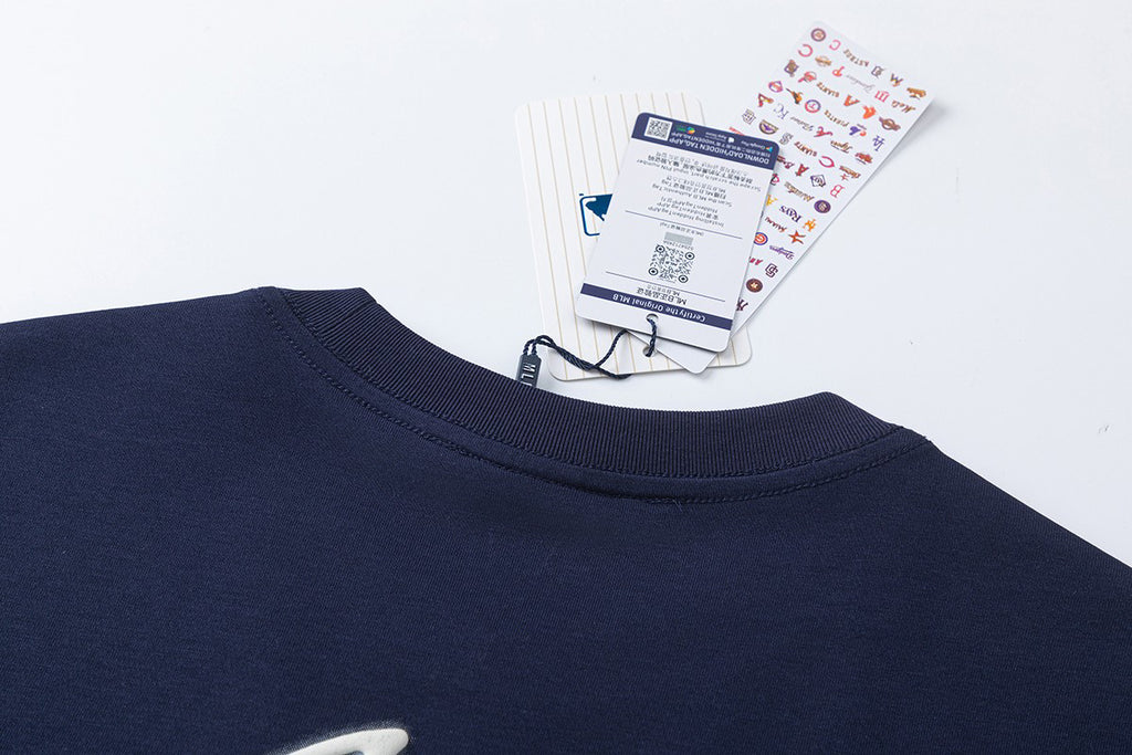 NY Yankees × New Era Outline Logo T-Shirt