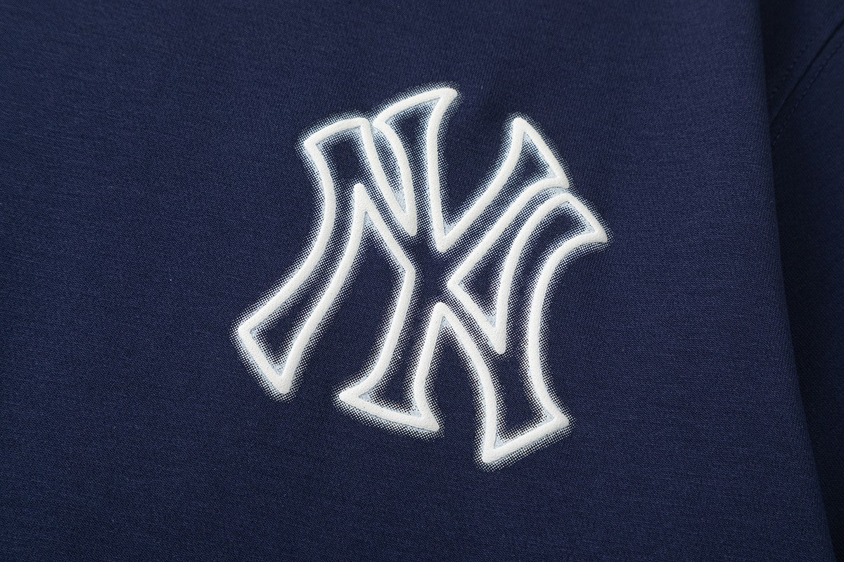 NY Yankees × New Era Outline Logo T-Shirt